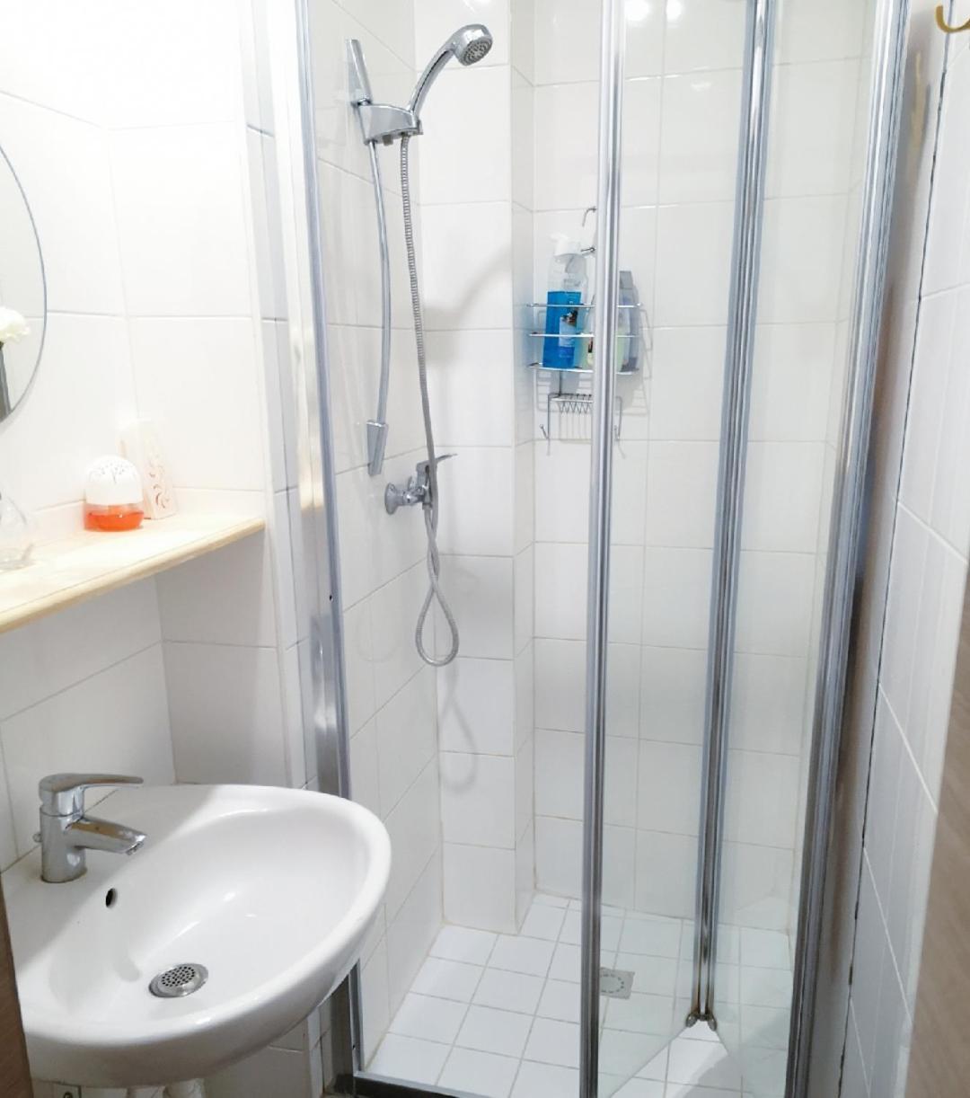 A Private Room For Backpacker Share Bathroom Bryssel Exteriör bild