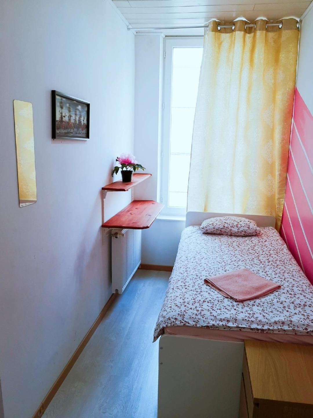 A Private Room For Backpacker Share Bathroom Bryssel Exteriör bild